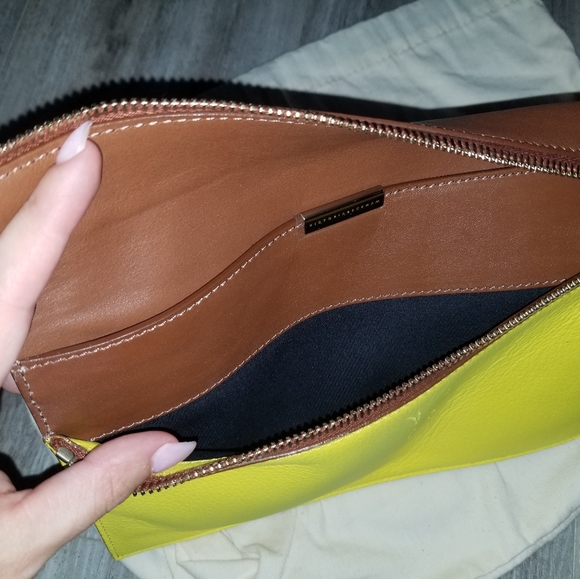 *item sold elsewhere* Victoria Beckham clutch - Picture 5 of 7